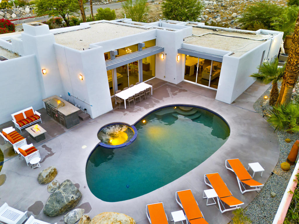 700 W Racquet Club Road