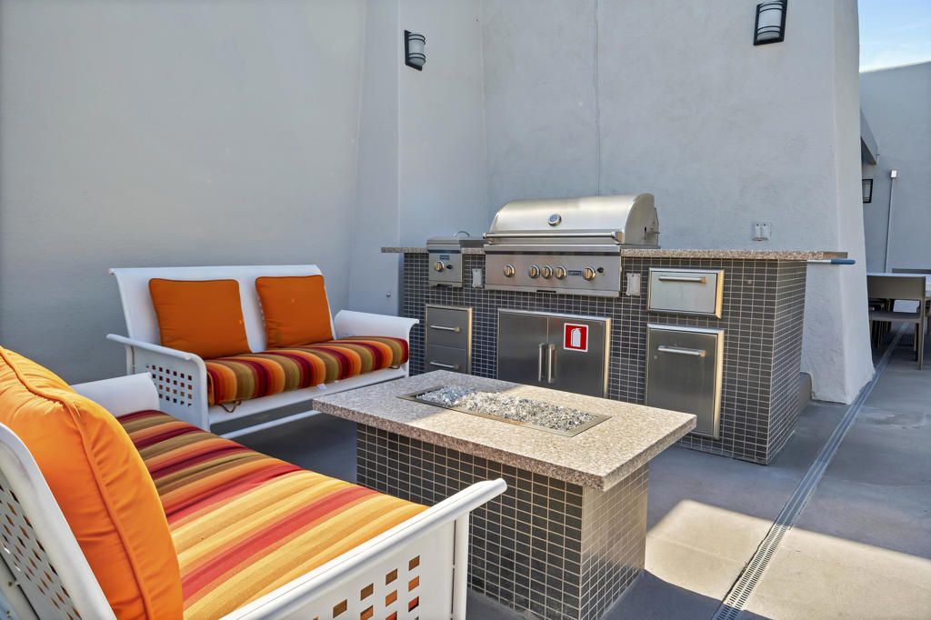 700 W Racquet Club Road