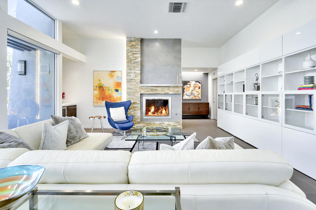 700 W Racquet Club Road