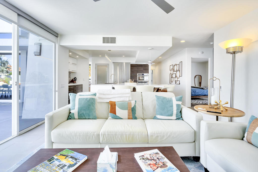 700 W Racquet Club Road