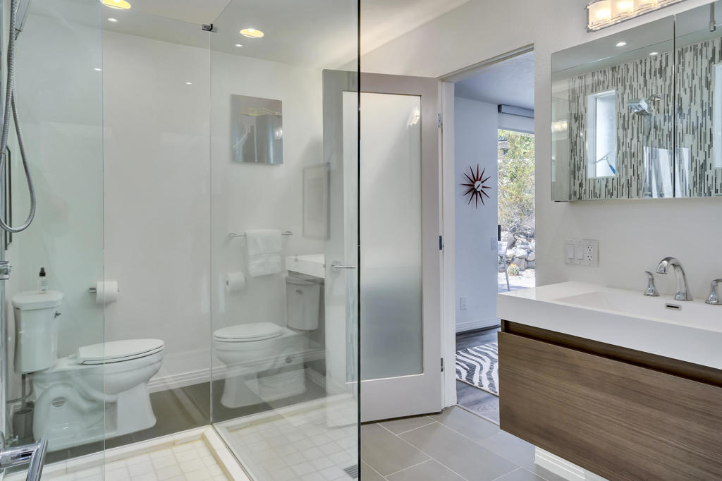 700 W Racquet Club Road