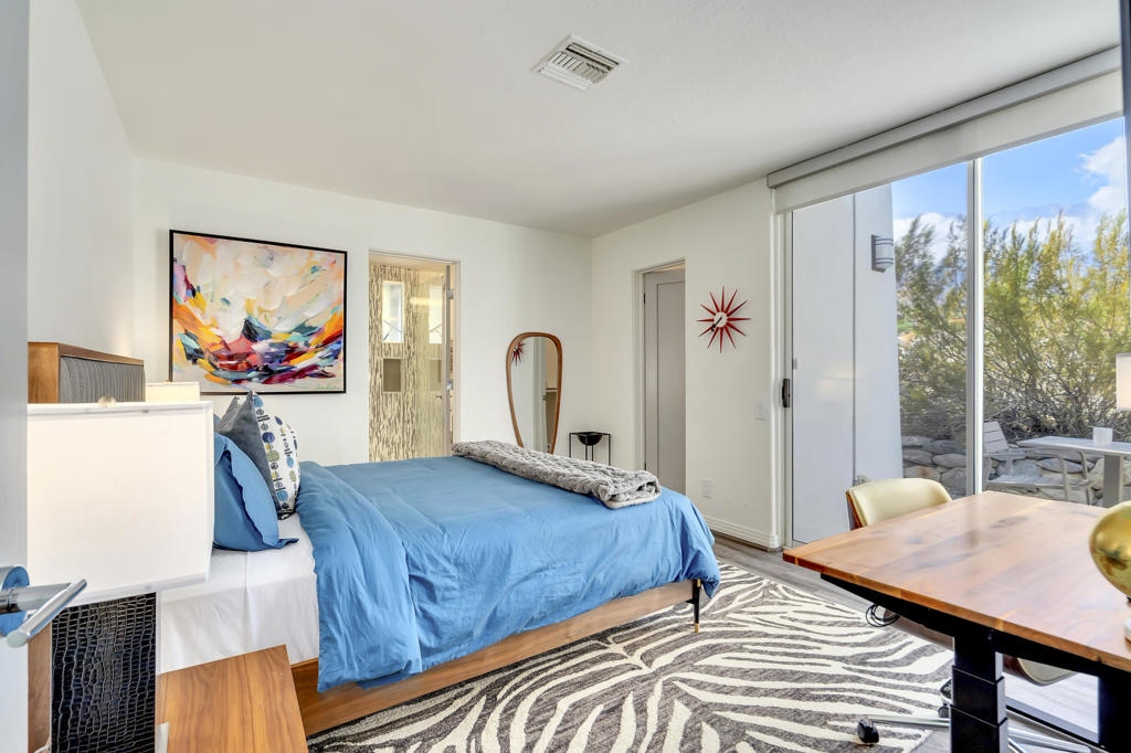 700 W Racquet Club Road