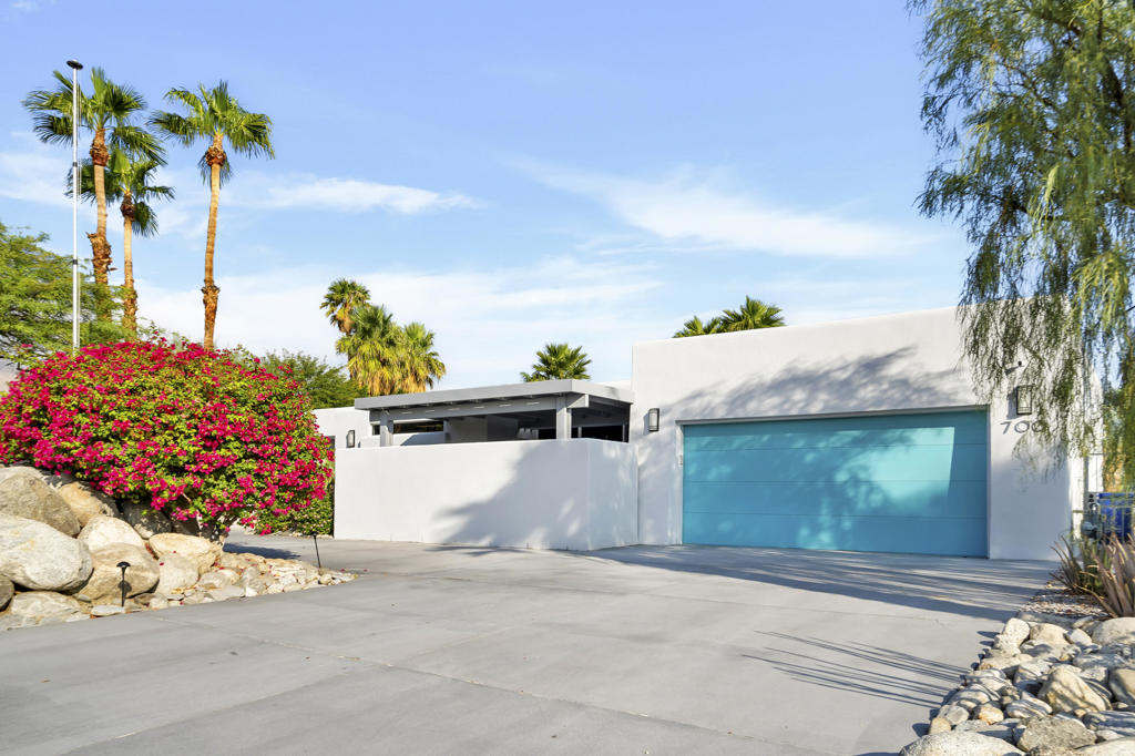 700 W Racquet Club Road