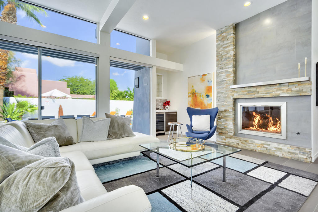 700 W Racquet Club Road