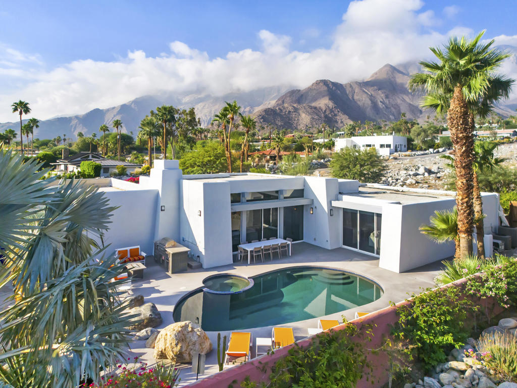 700 W Racquet Club Road