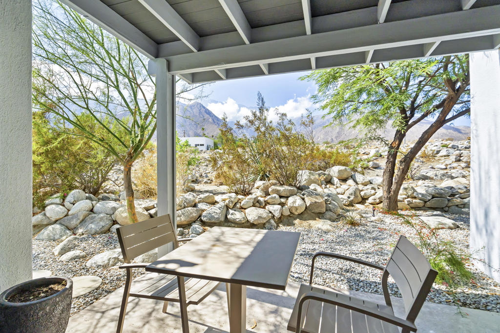 700 W Racquet Club Road