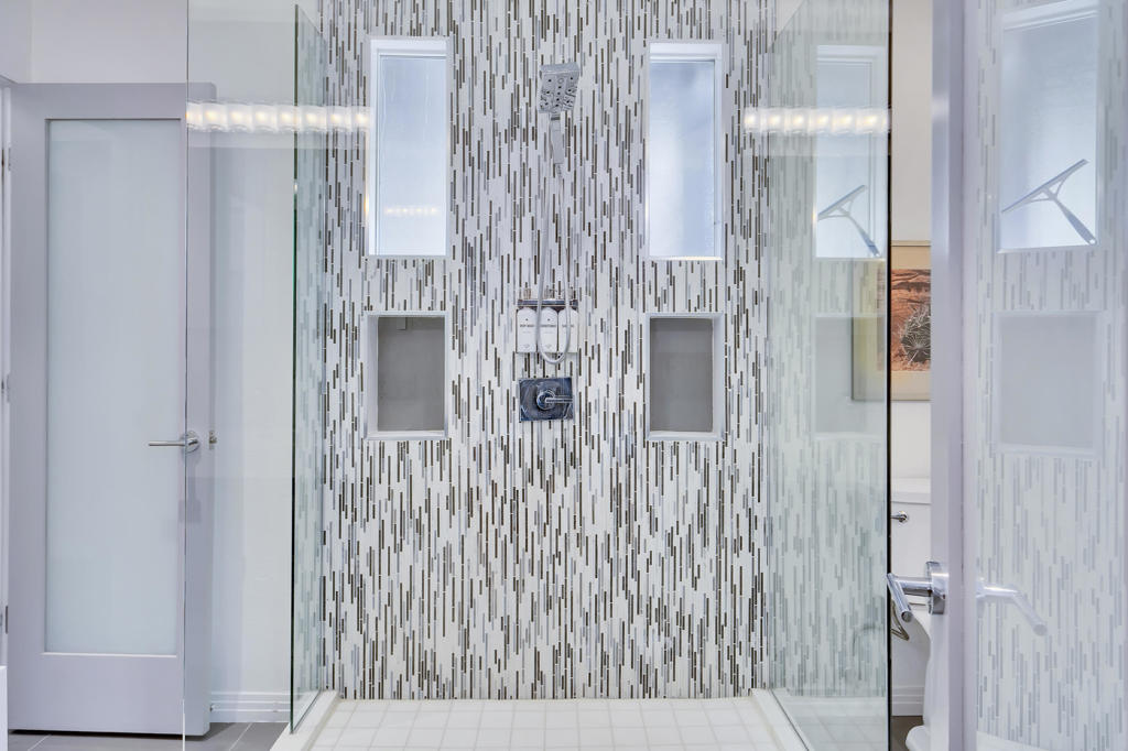 700 W Racquet Club Road