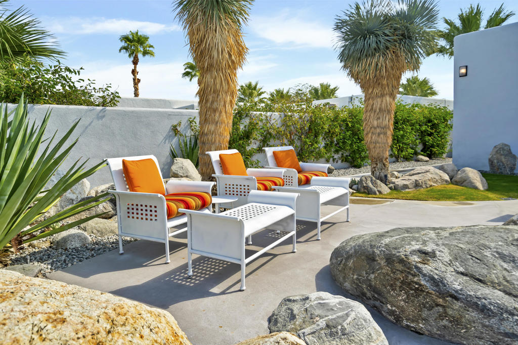 700 W Racquet Club Road