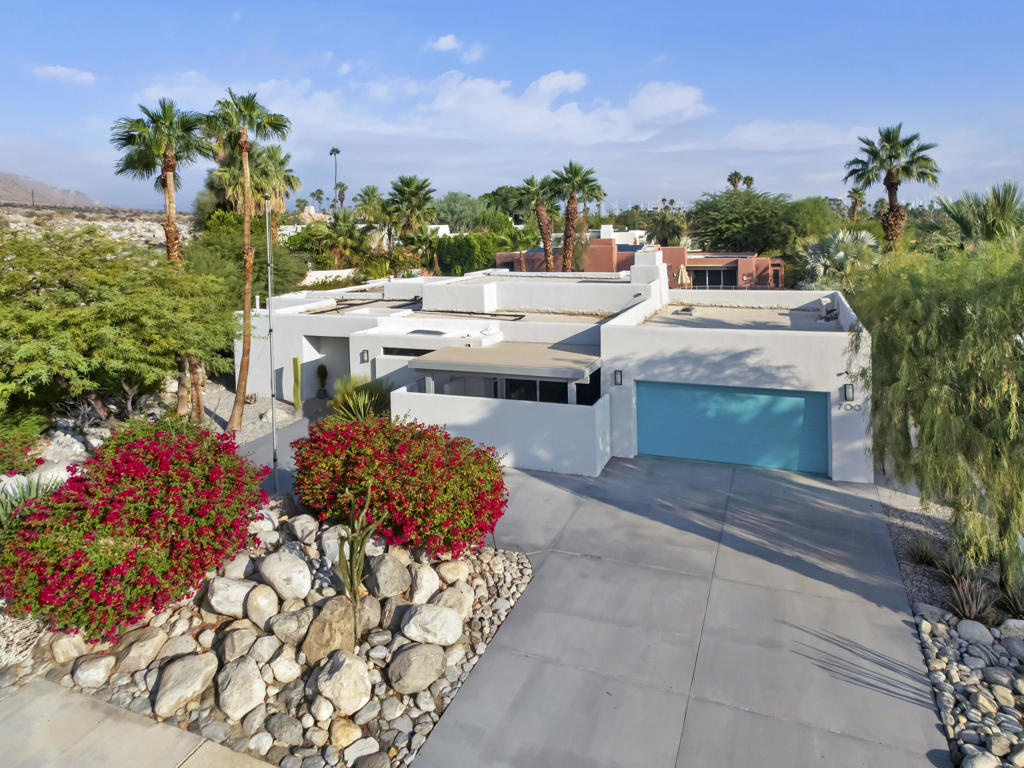 700 W Racquet Club Road