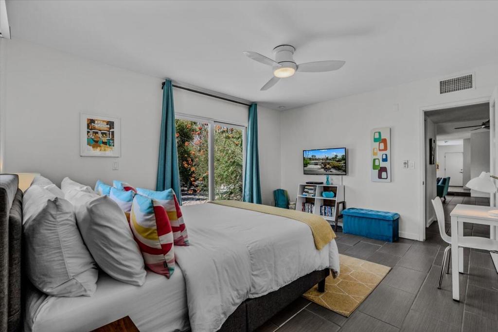 2726 N Cardillo Avenue