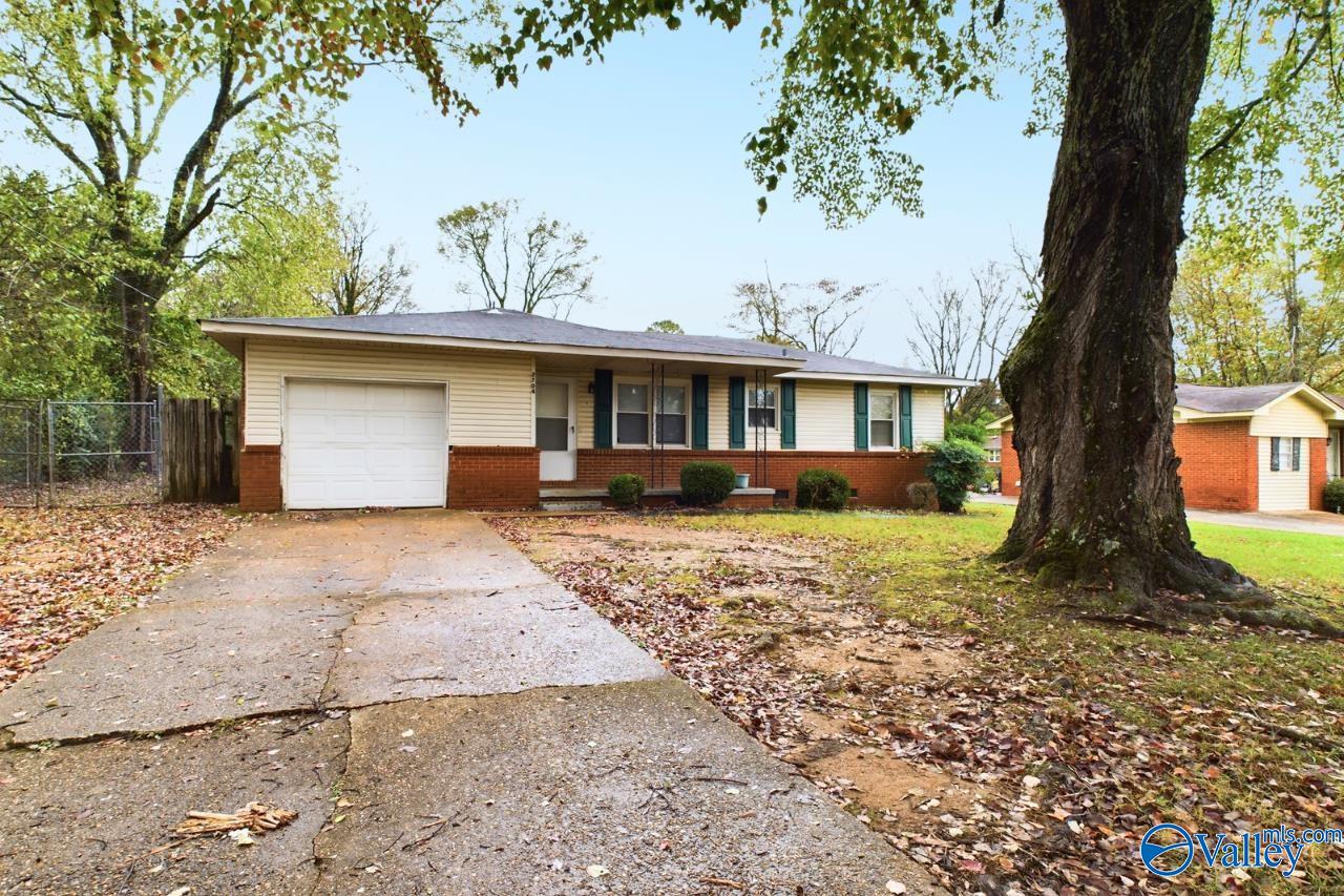 2704 Pinetree Lane NW