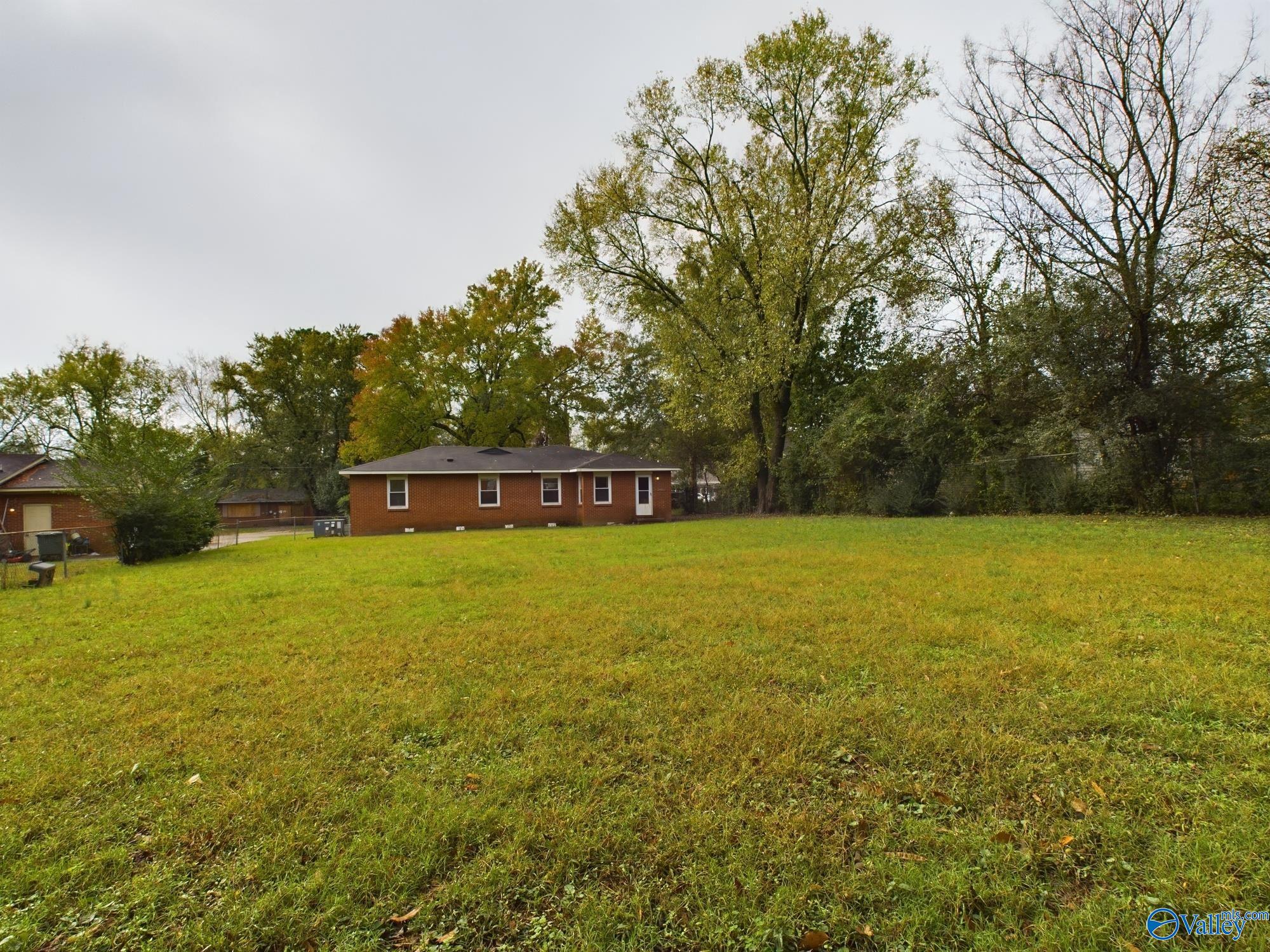 2704 Pinetree Lane NW
