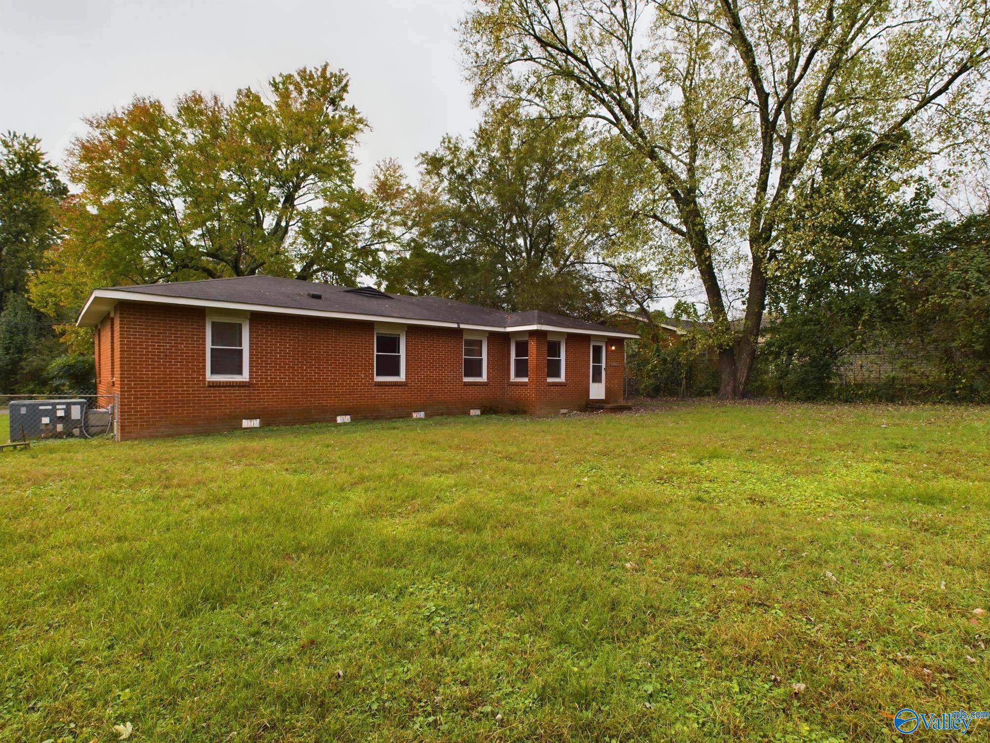 2704 Pinetree Lane NW
