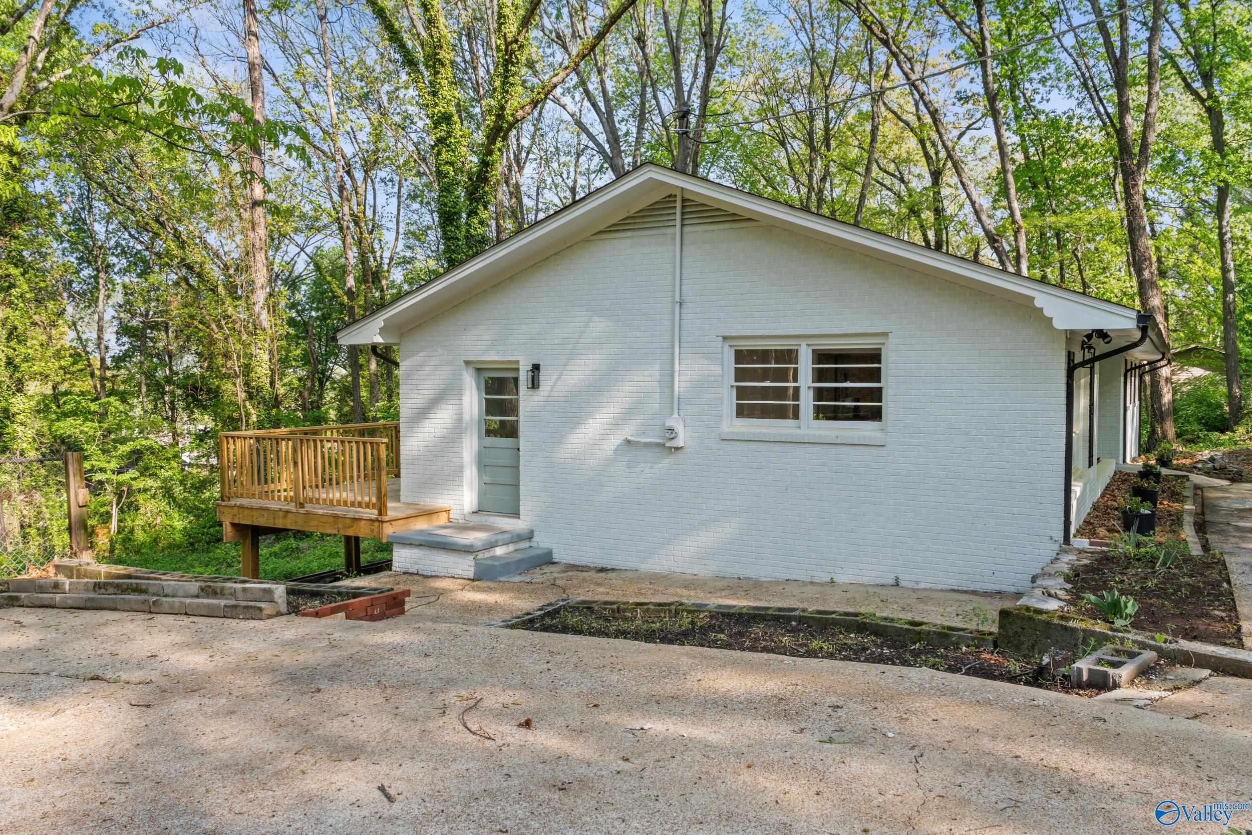 609 Bain Drive SE