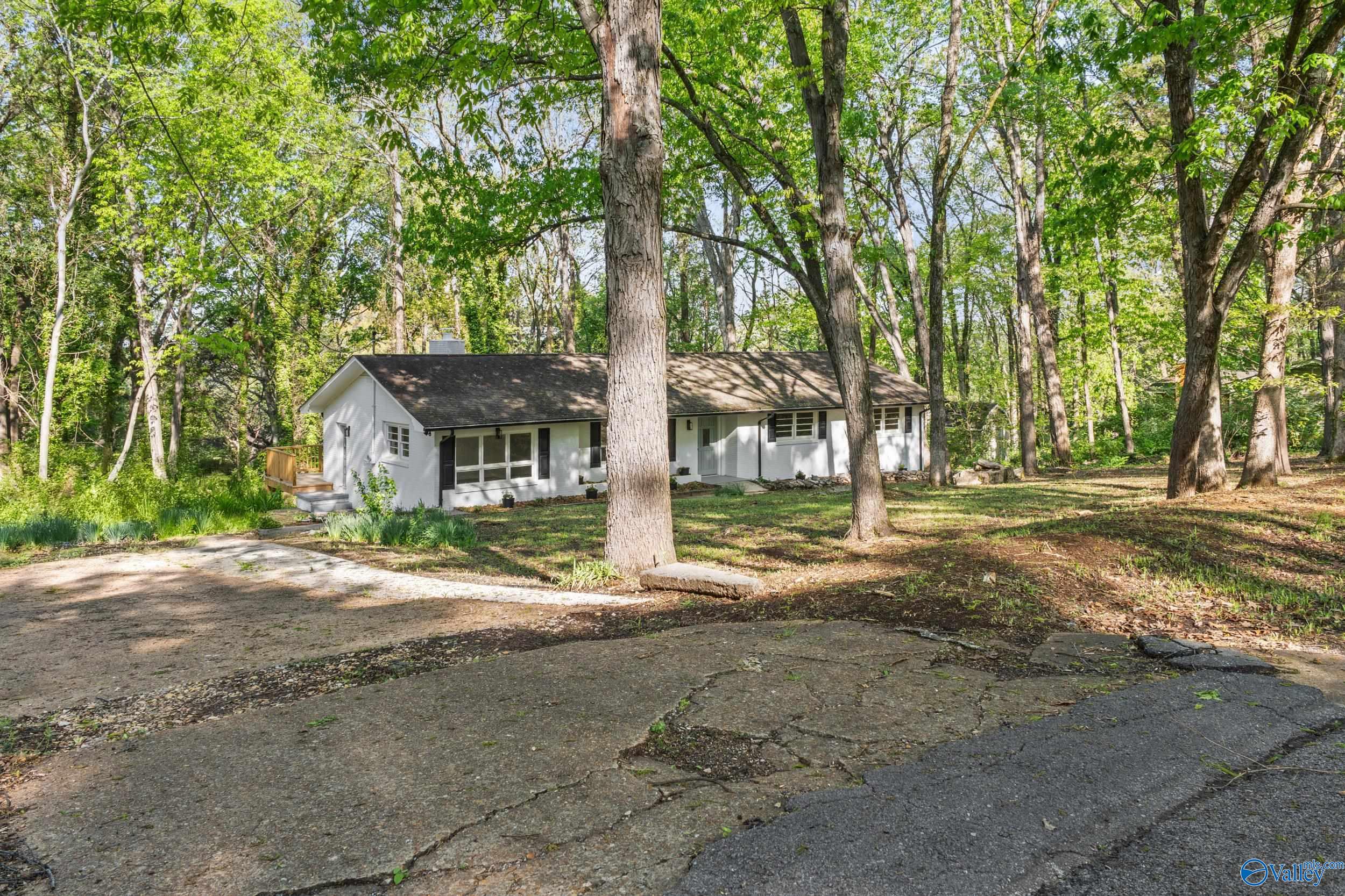 609 Bain Drive SE