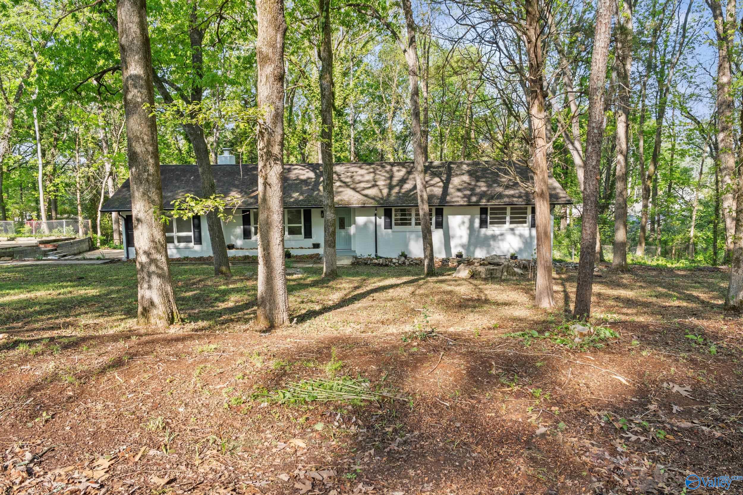 609 Bain Drive SE