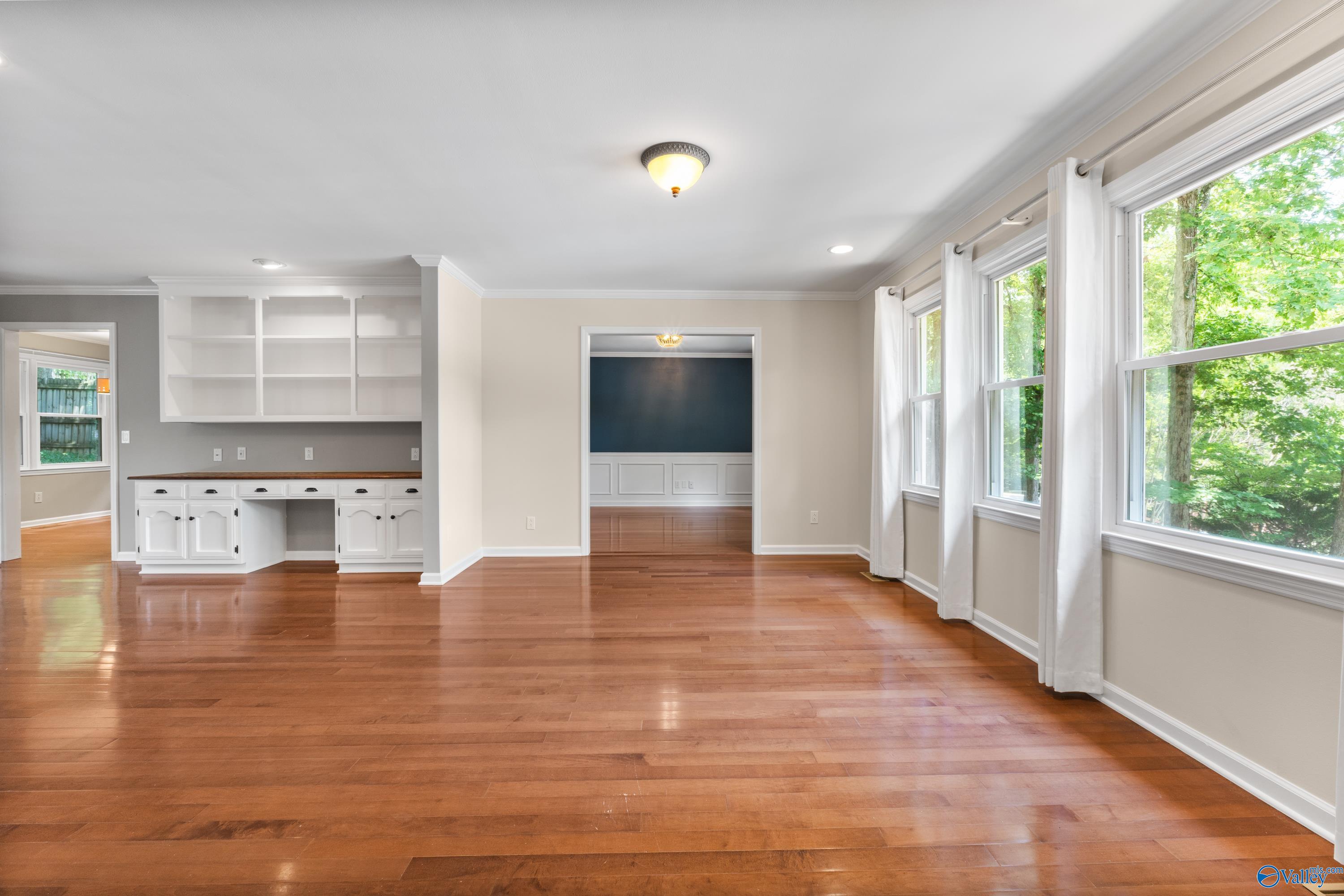 2006 Joseph Circle NE