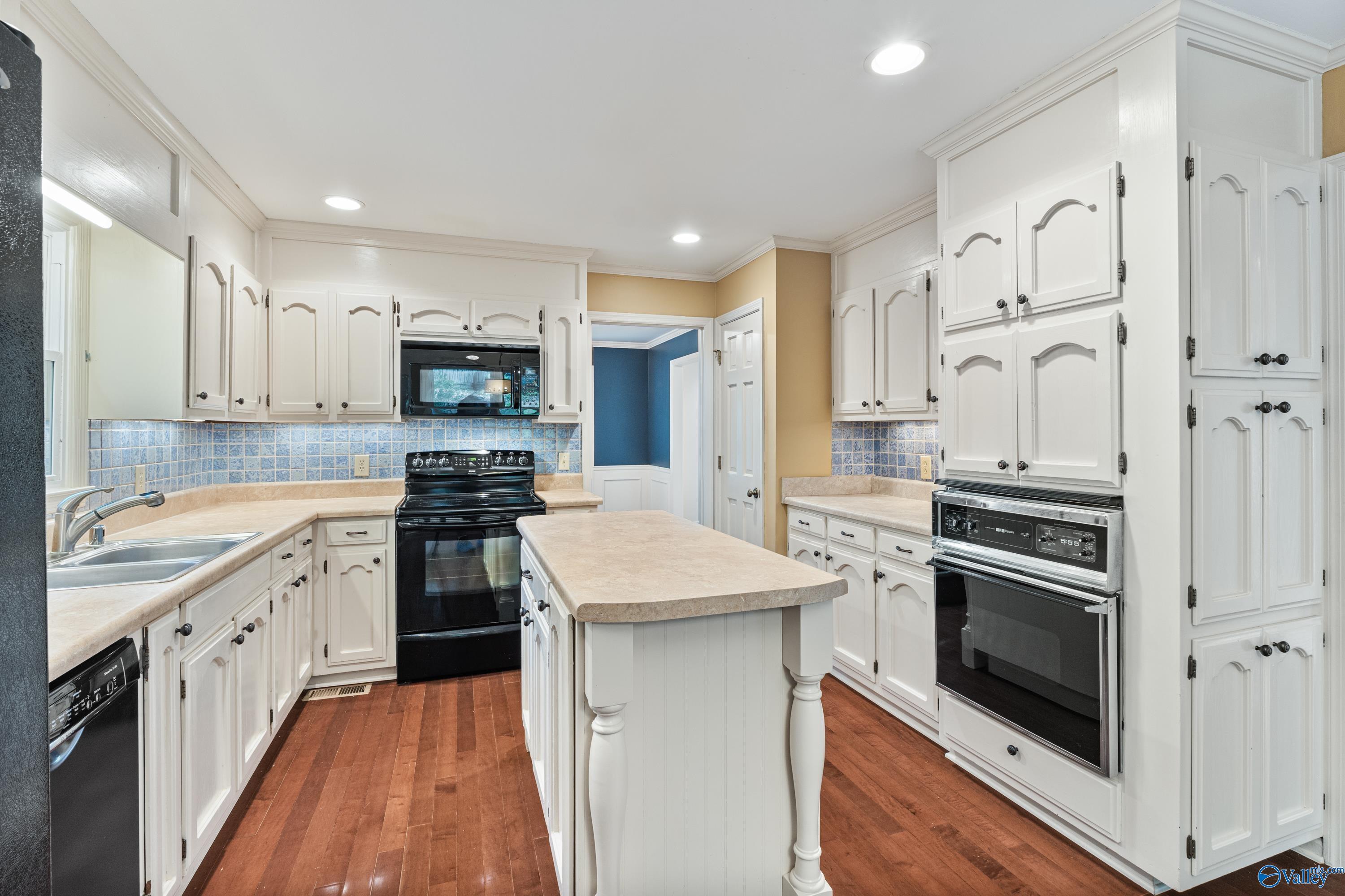 2006 Joseph Circle NE