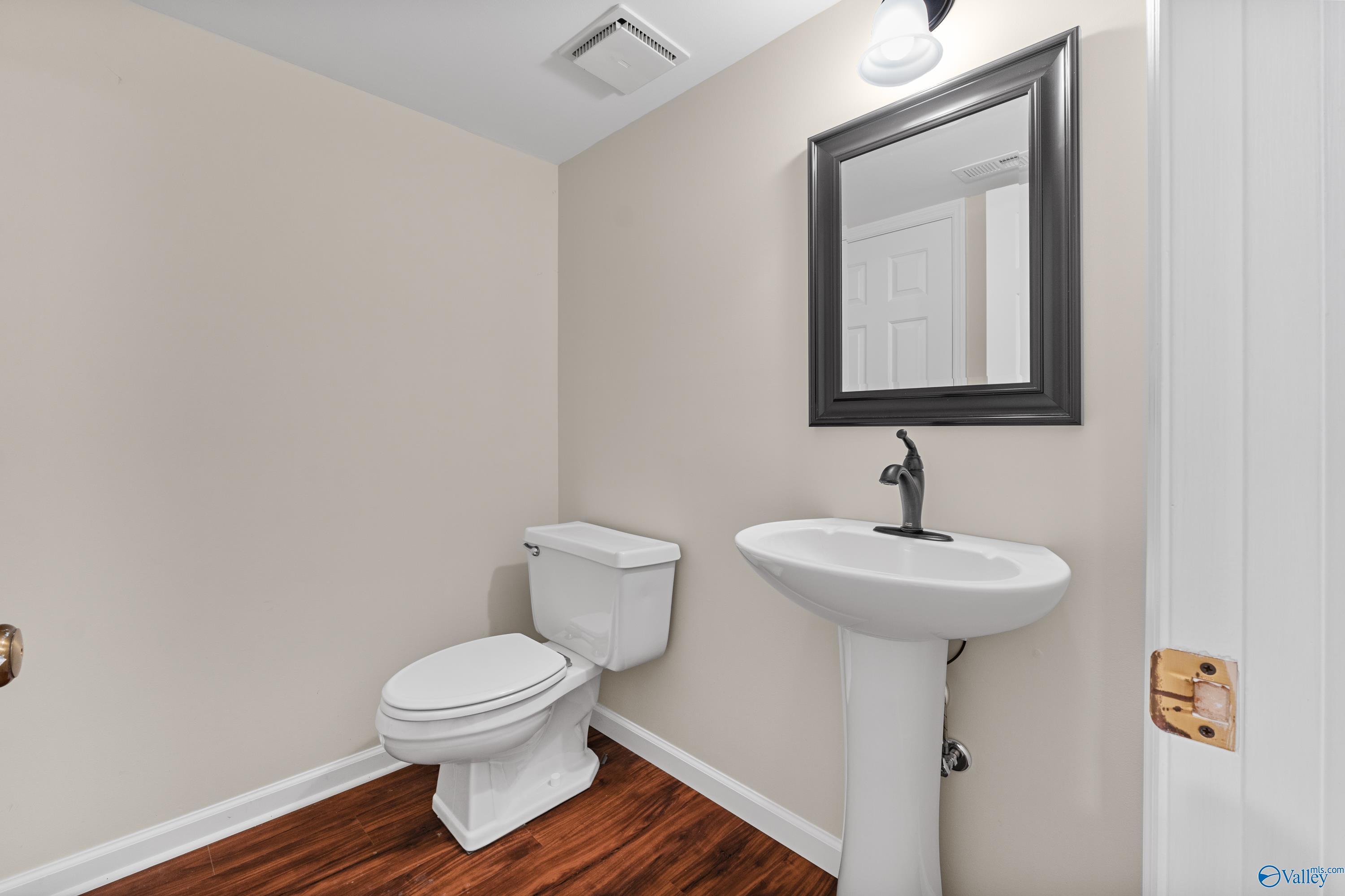 2006 Joseph Circle NE