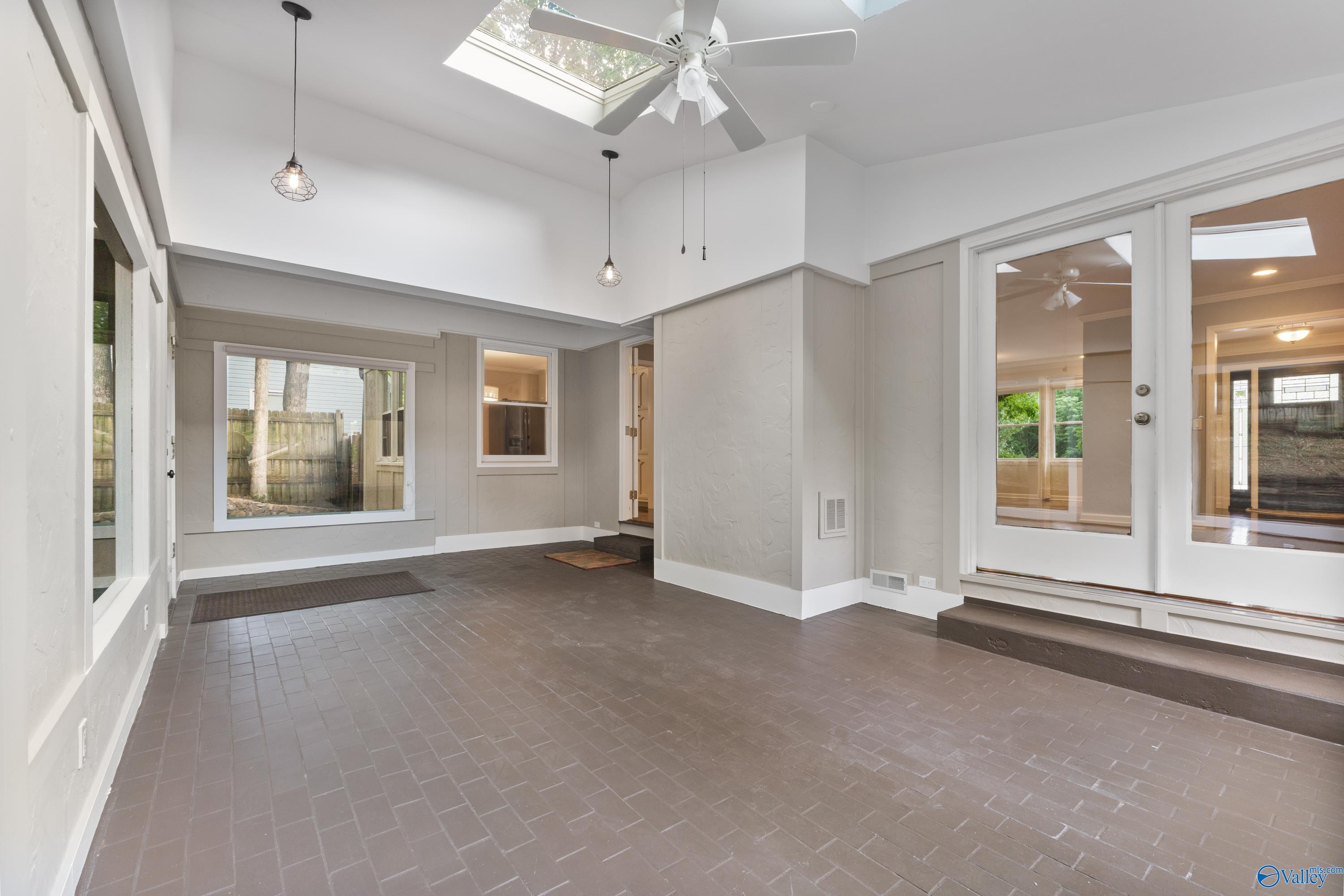 2006 Joseph Circle NE