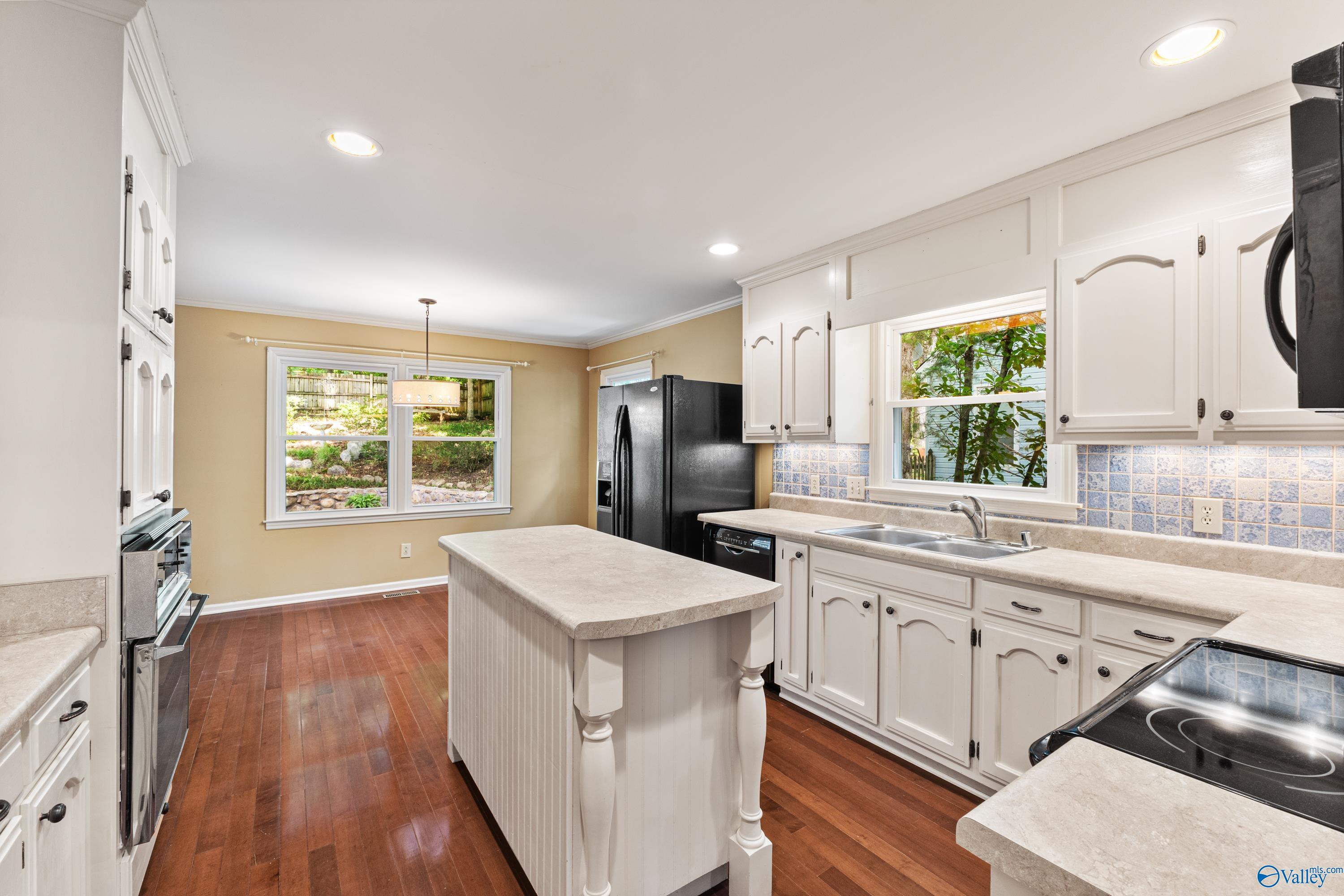 2006 Joseph Circle NE