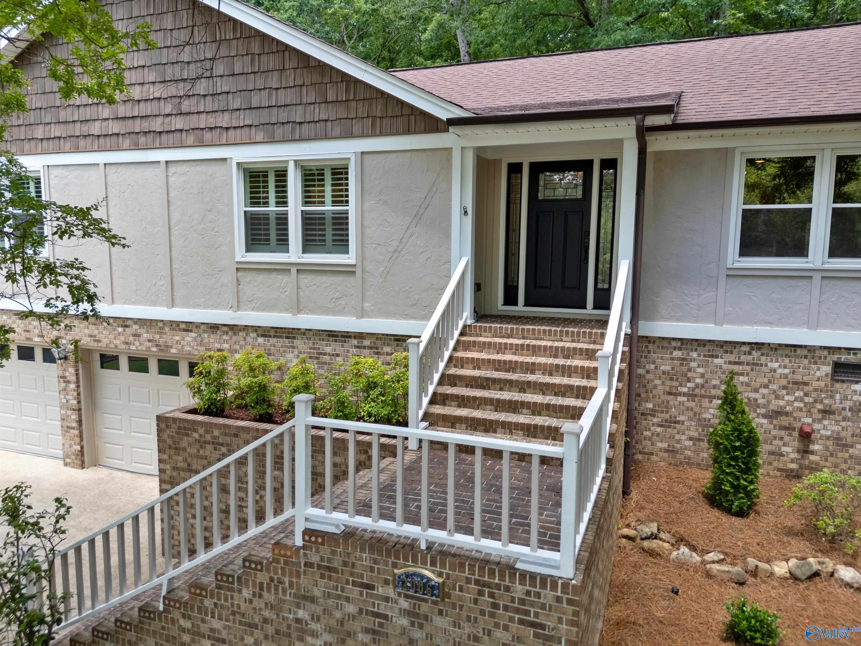 2006 Joseph Circle NE