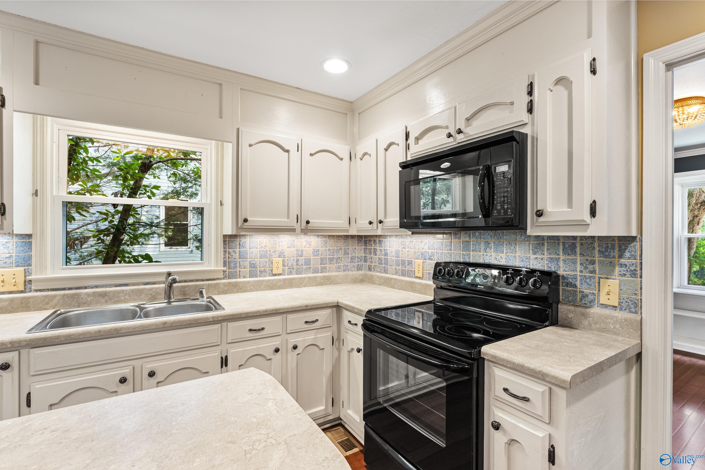 2006 Joseph Circle NE