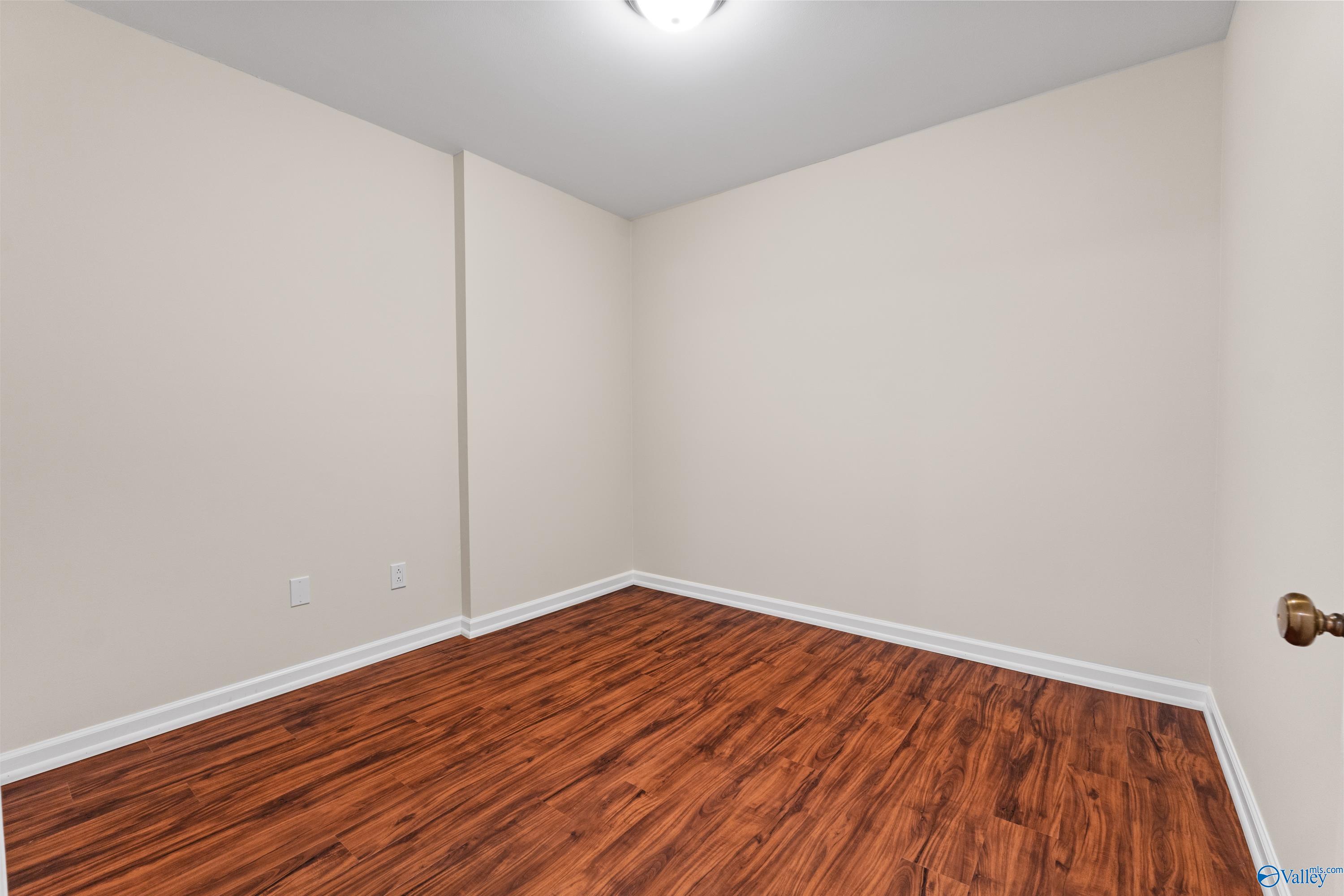 2006 Joseph Circle NE