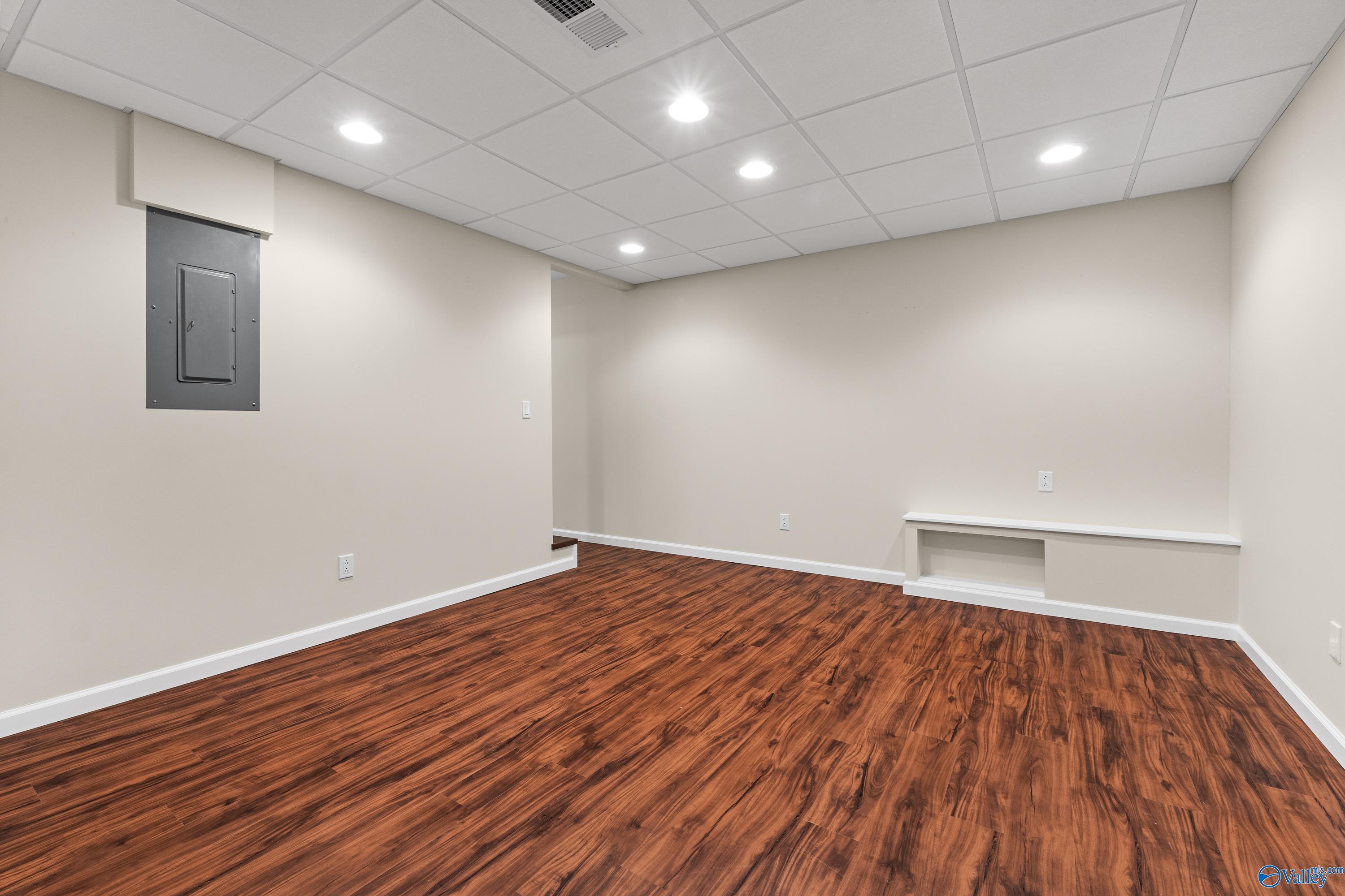 2006 Joseph Circle NE