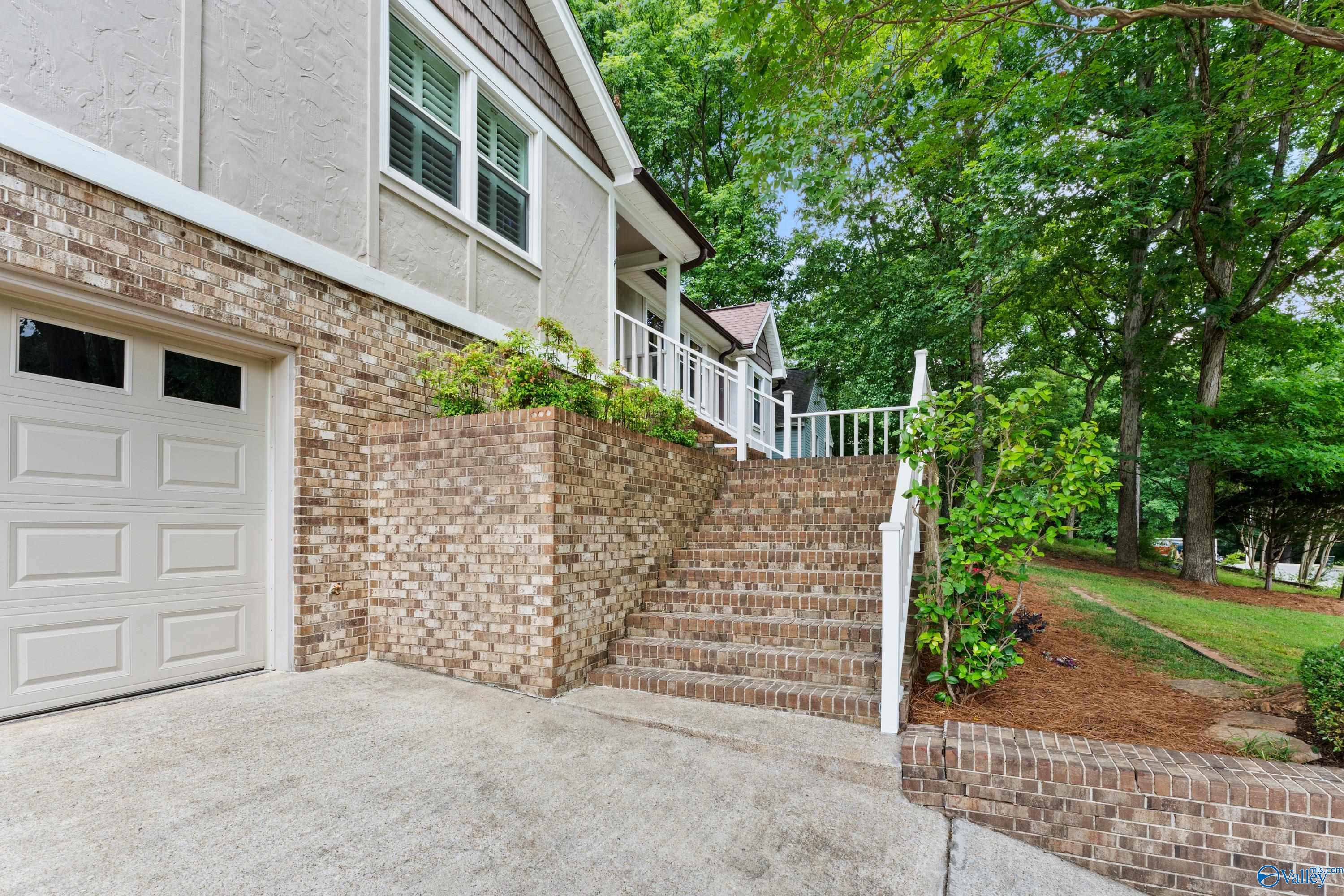 2006 Joseph Circle NE