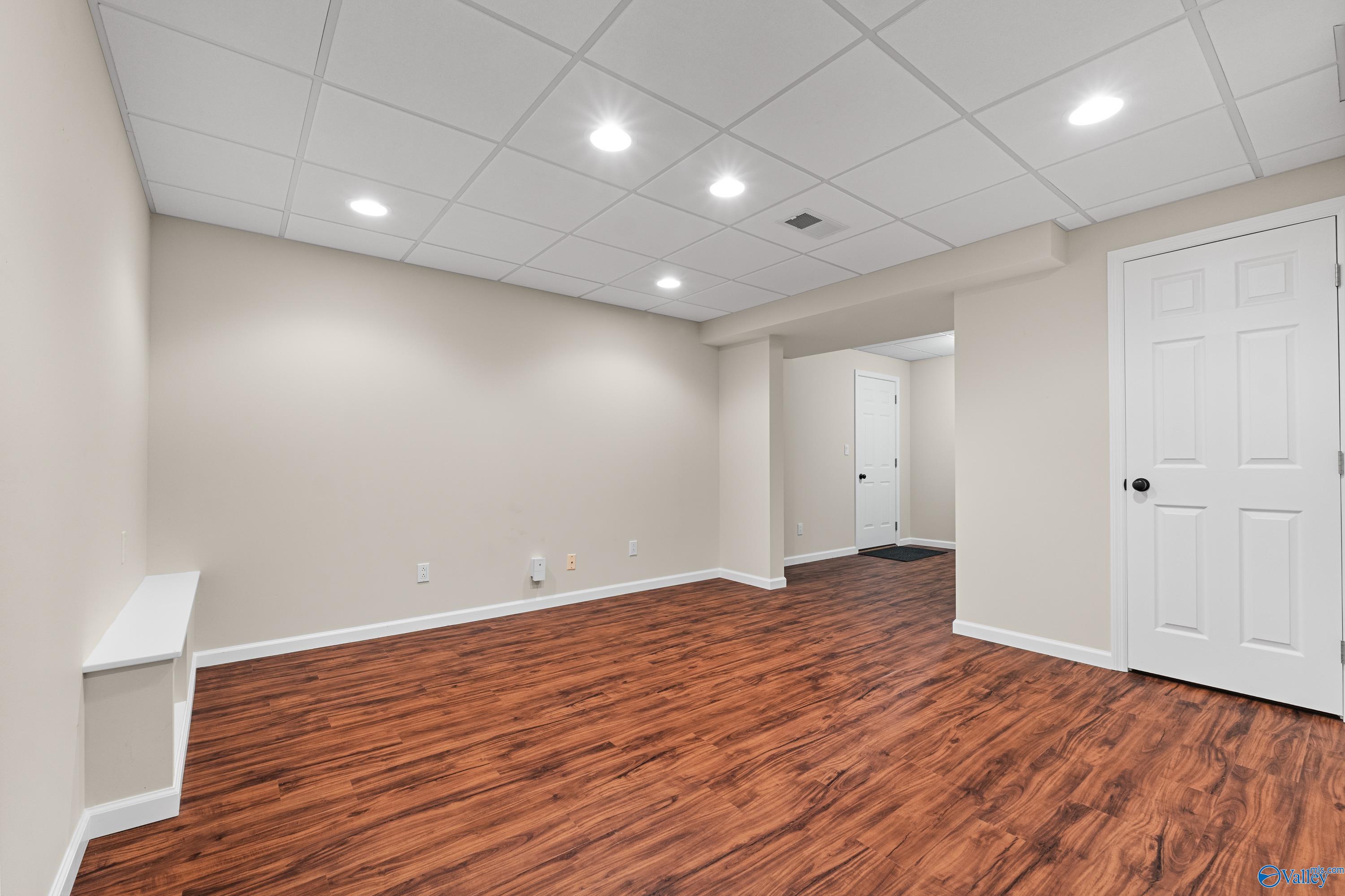 2006 Joseph Circle NE