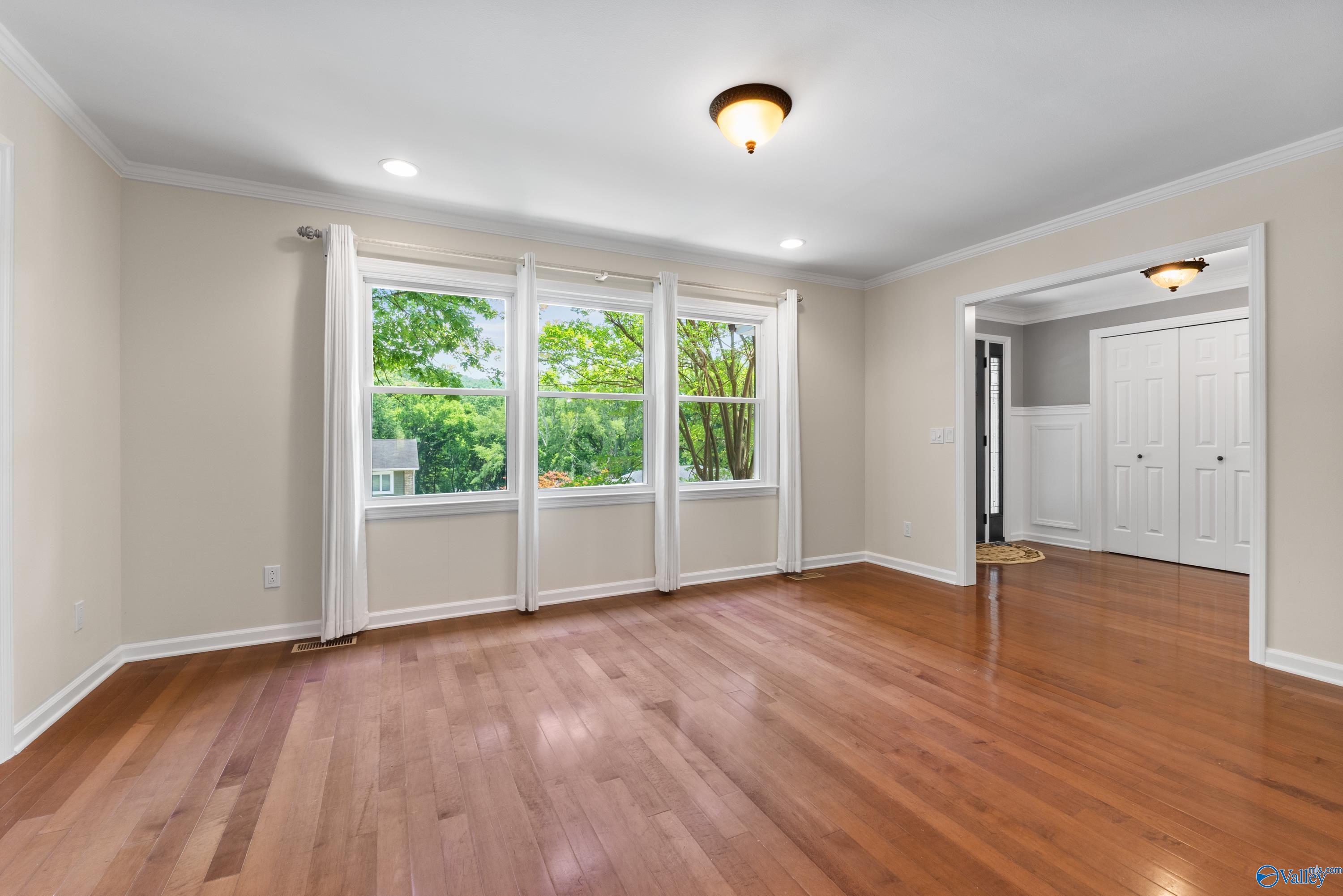 2006 Joseph Circle NE