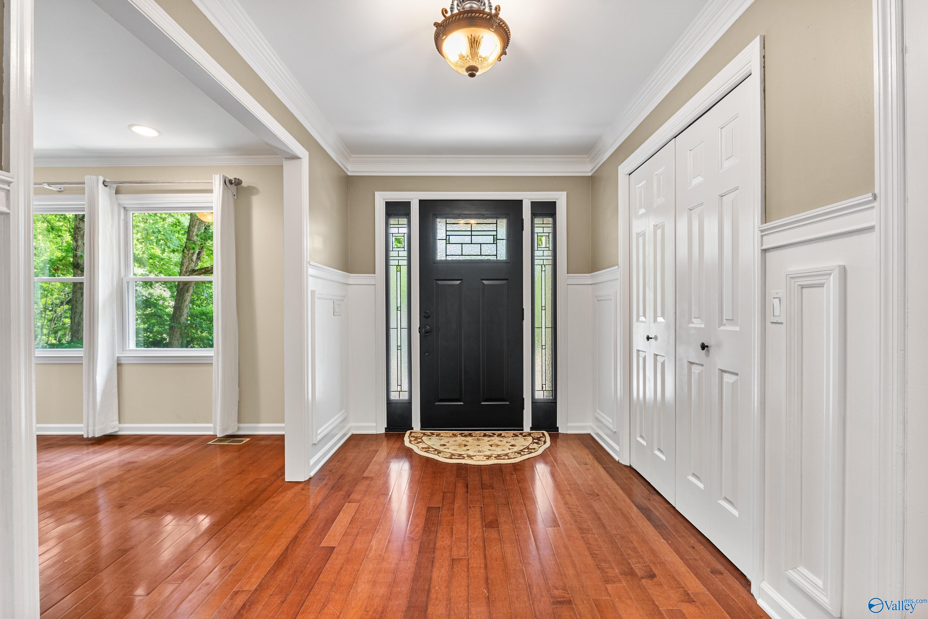 2006 Joseph Circle NE