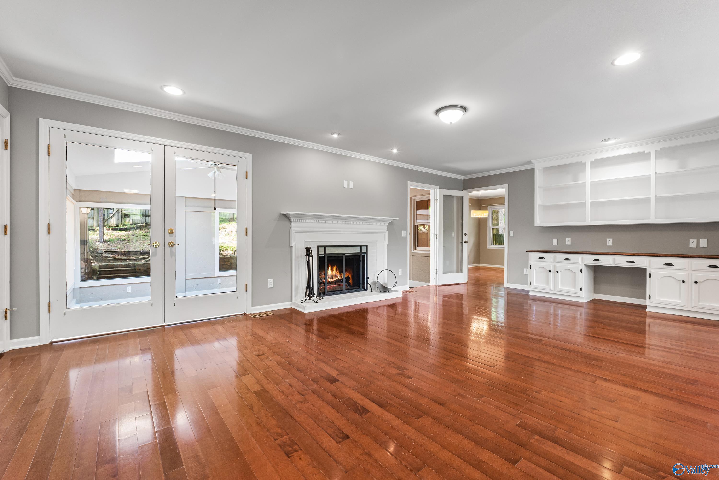 2006 Joseph Circle NE