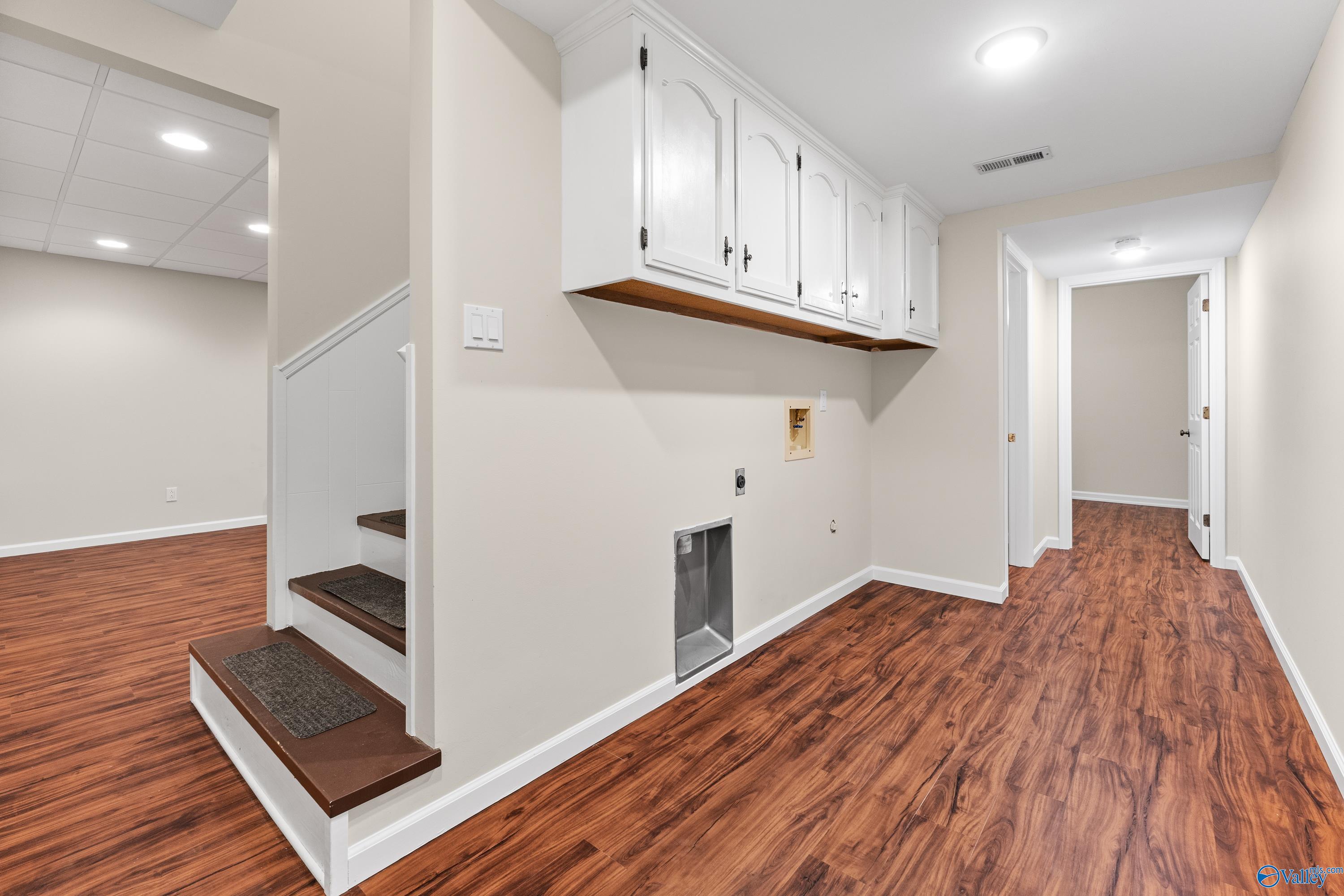2006 Joseph Circle NE