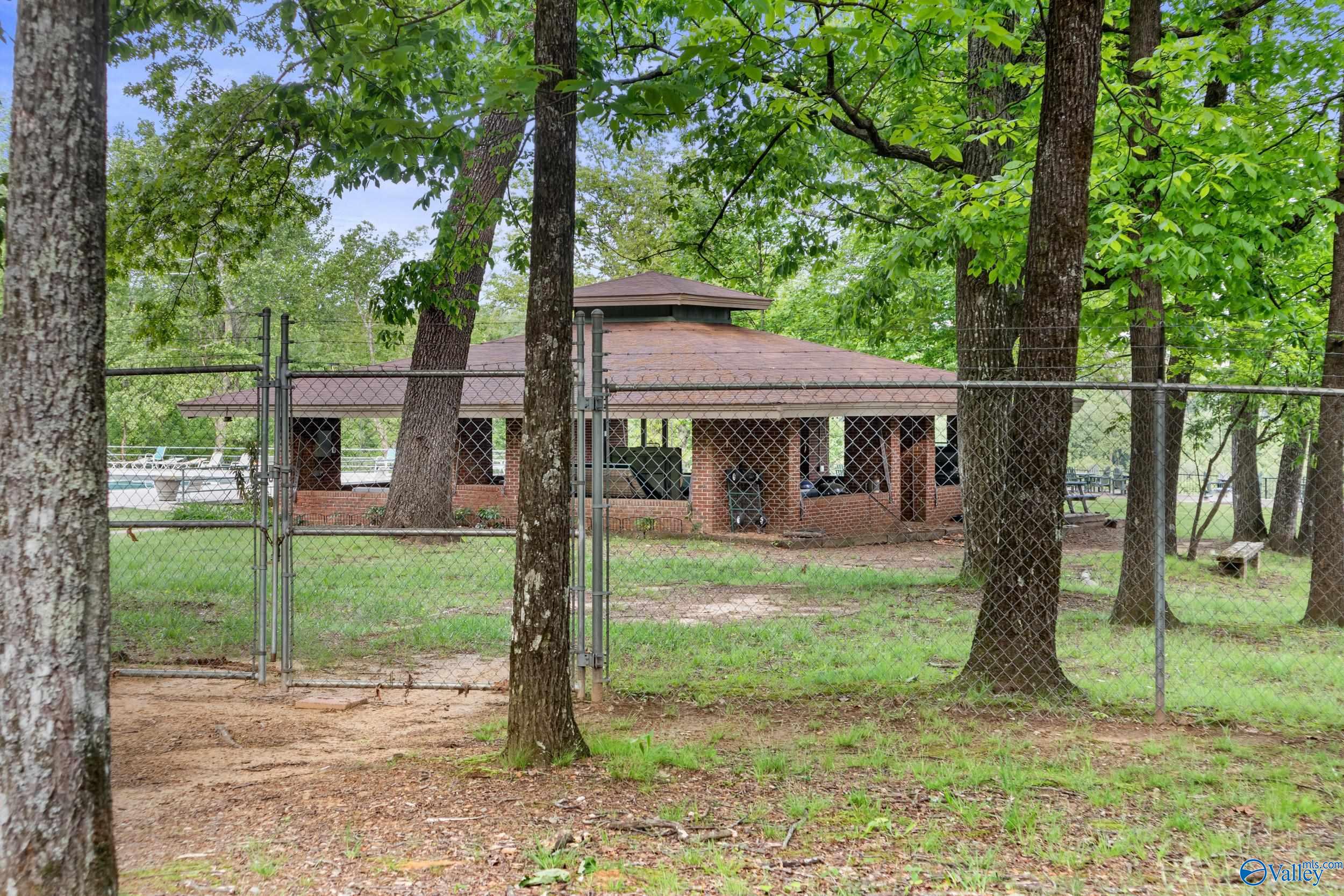 3512 Carroll Circle SE