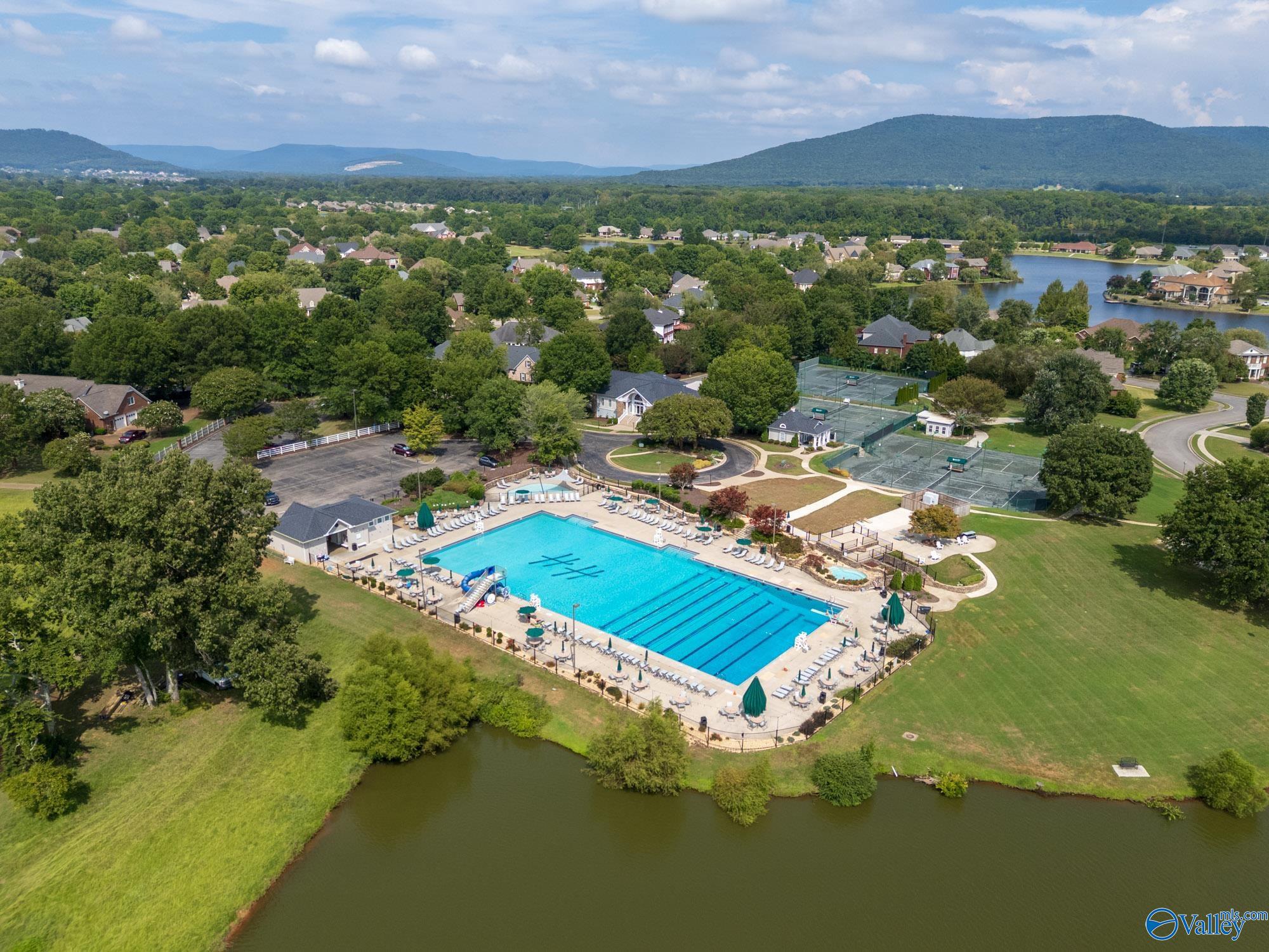 3023 Hampton Cove Way SE