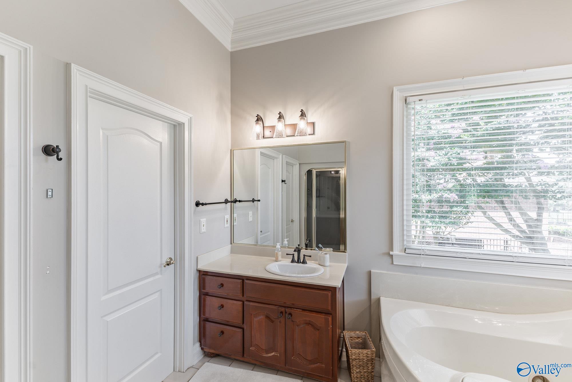 3023 Hampton Cove Way SE