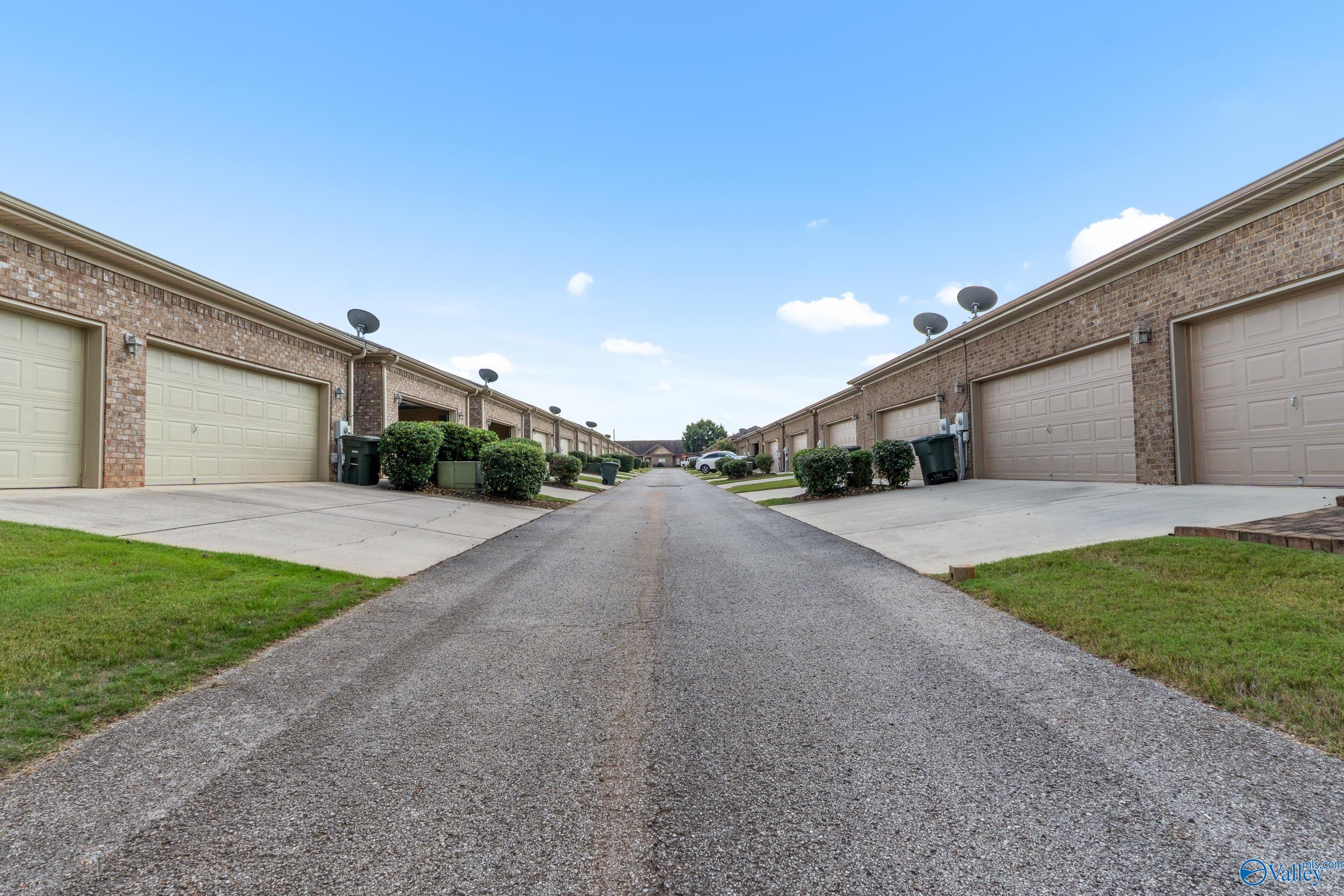 558 West Mossyleaf Drive SW