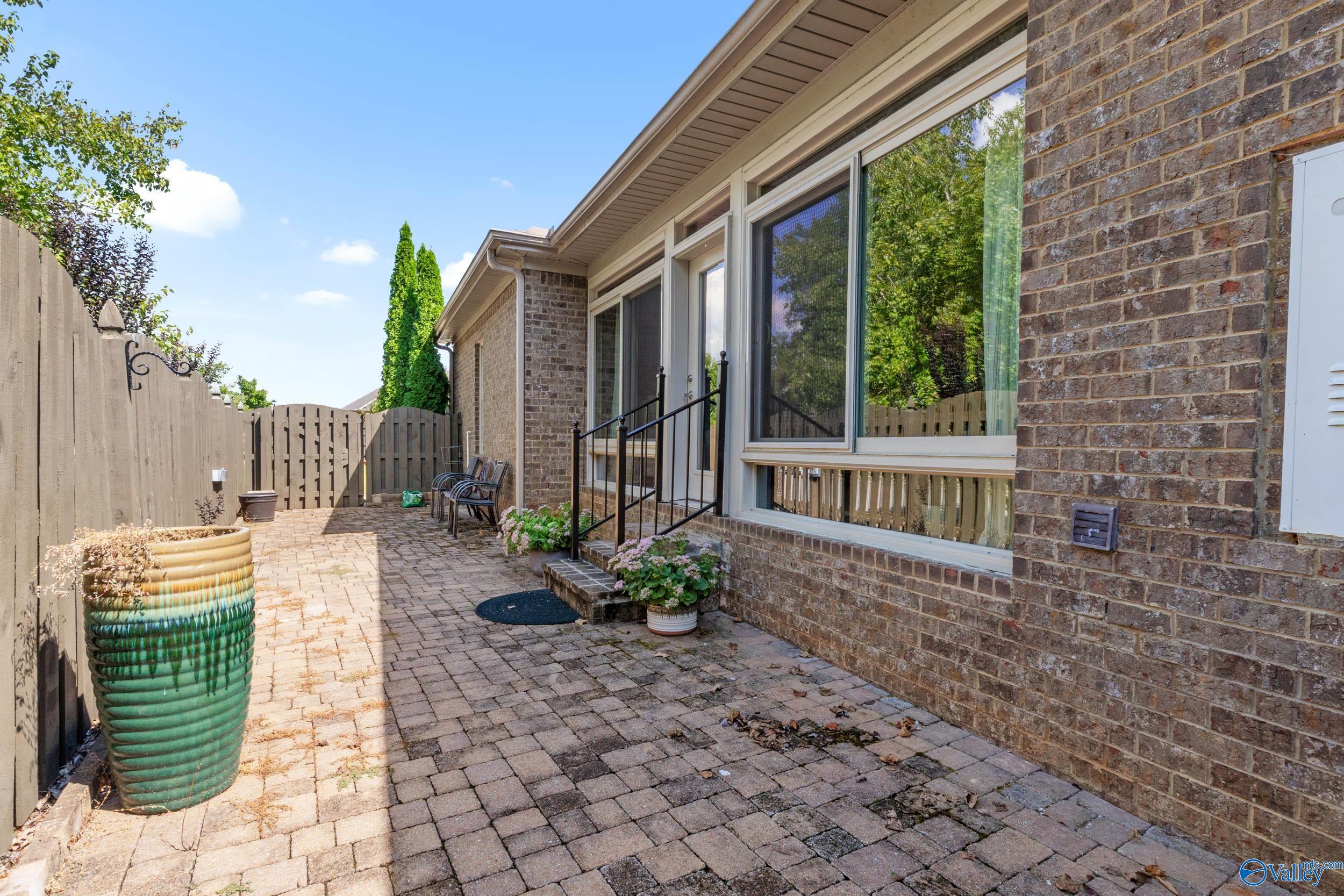 558 West Mossyleaf Drive SW