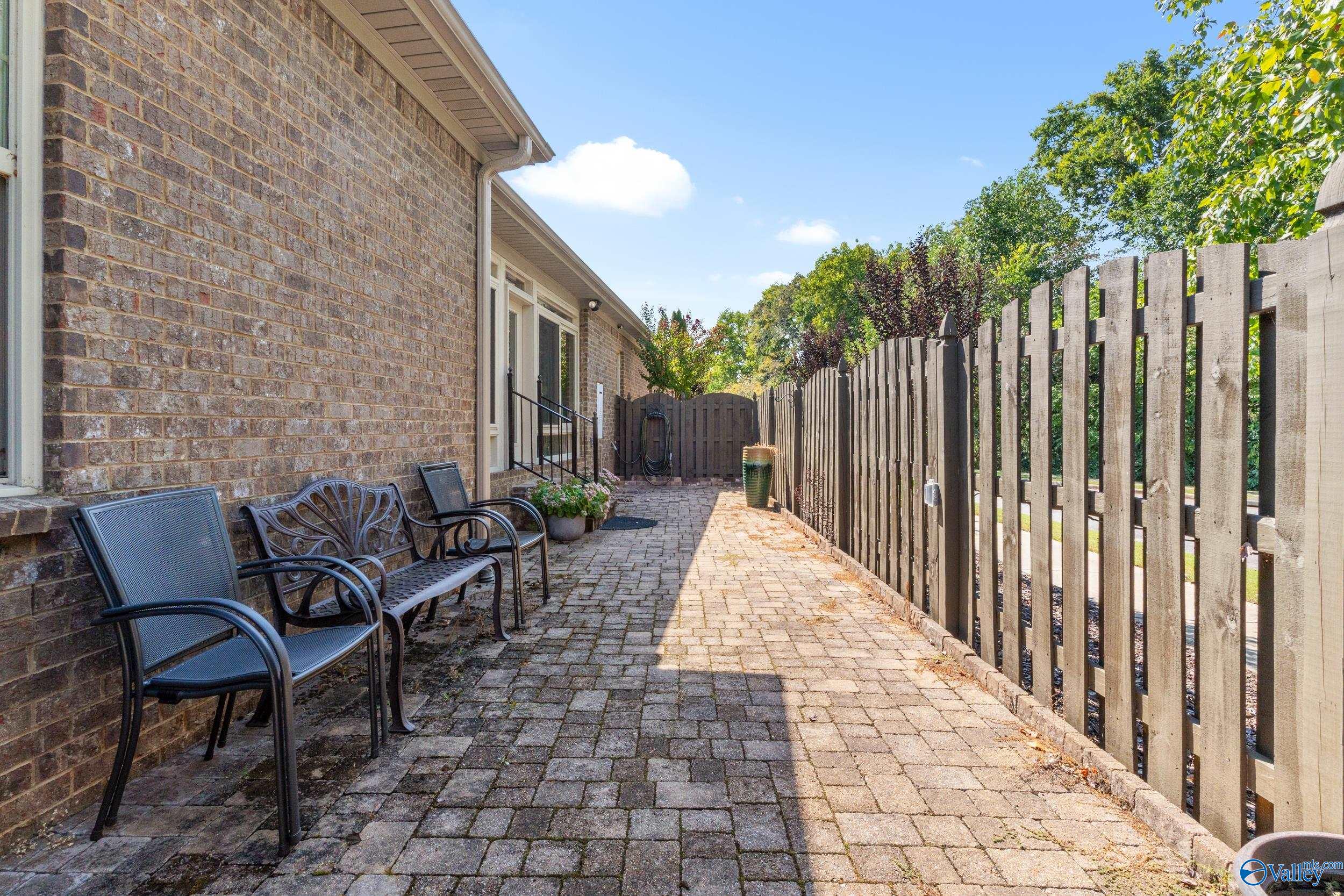 558 West Mossyleaf Drive SW