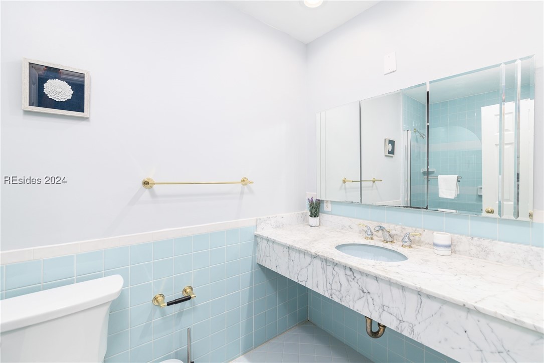 15 Deallyon Avenue Unit: 2