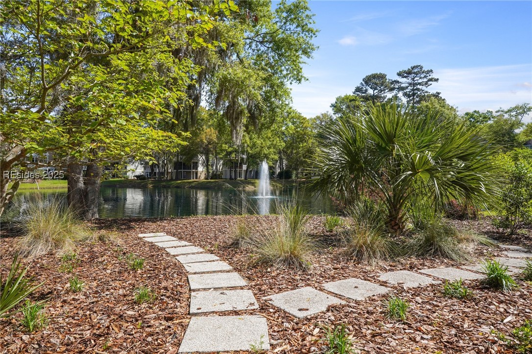 10 Victoria Square Crossing