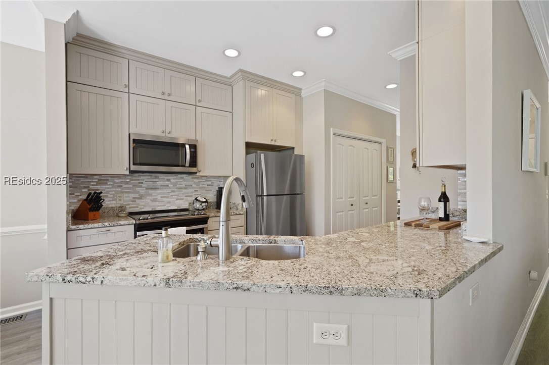 10 Victoria Square Crossing