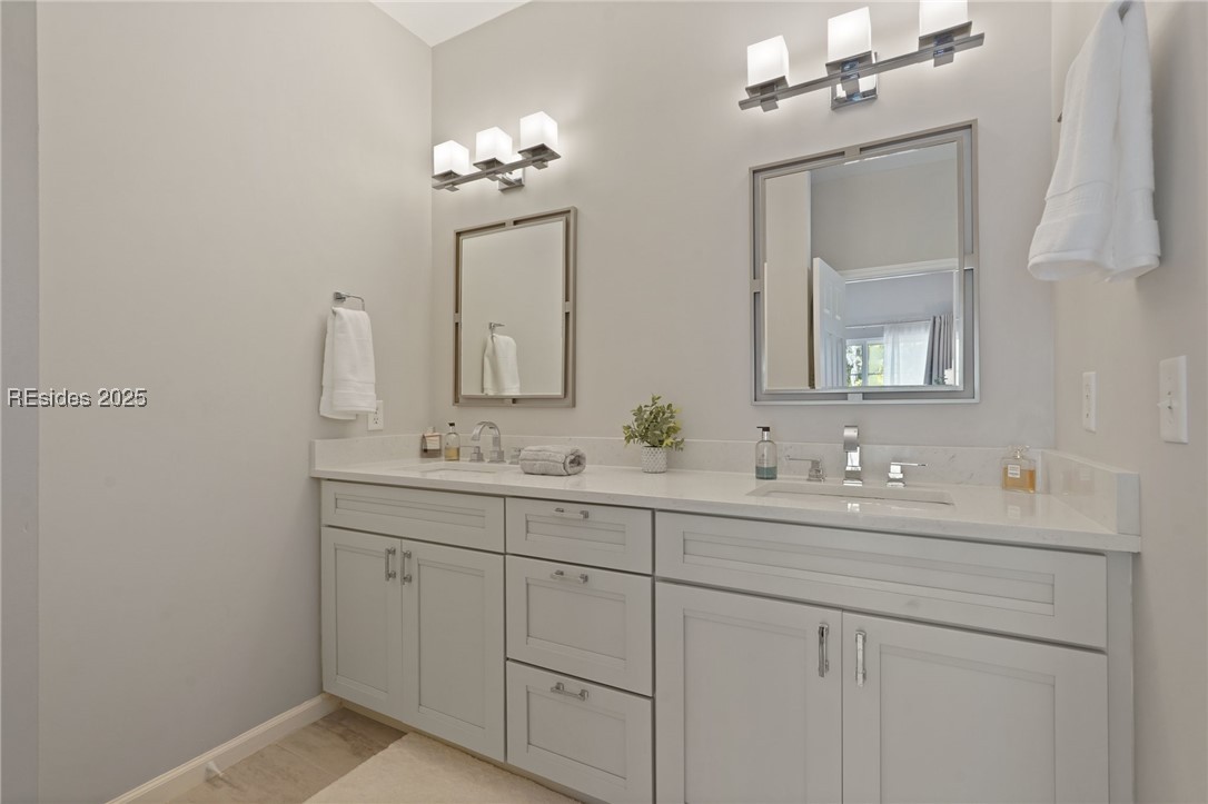 10 Victoria Square Crossing