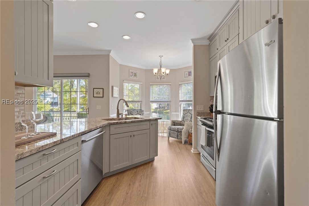 10 Victoria Square Crossing