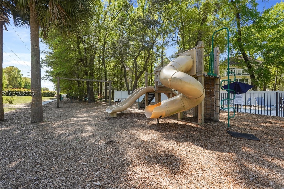 10 Victoria Square Crossing