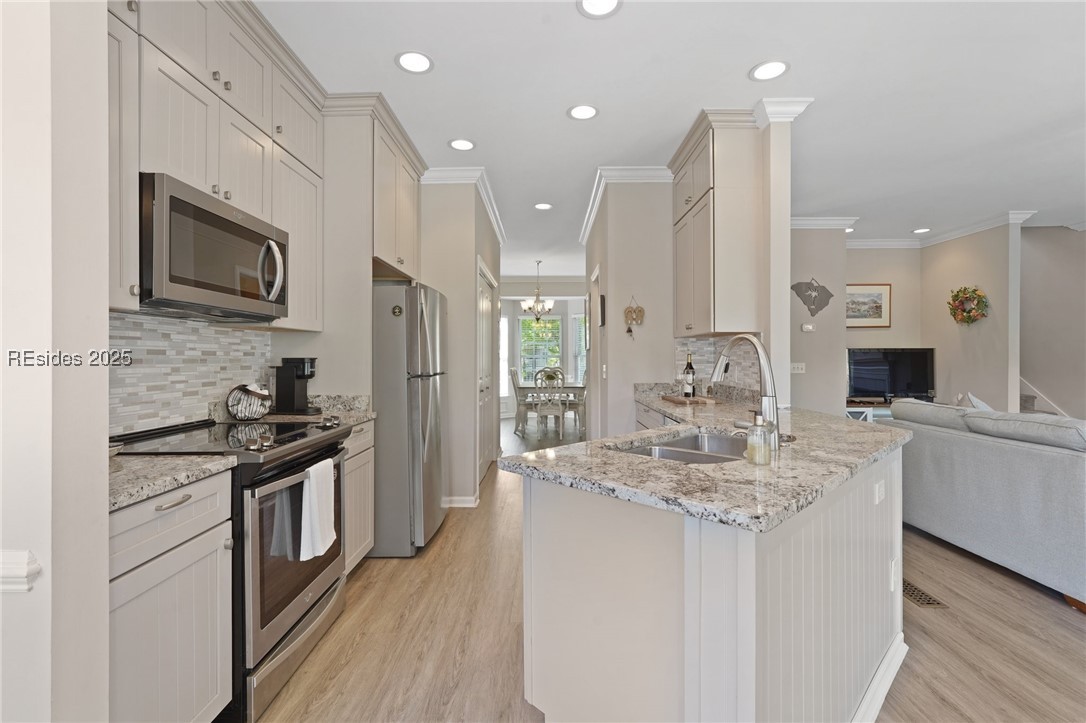 10 Victoria Square Crossing