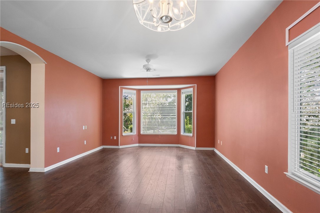 140 Robert E Lee Ln