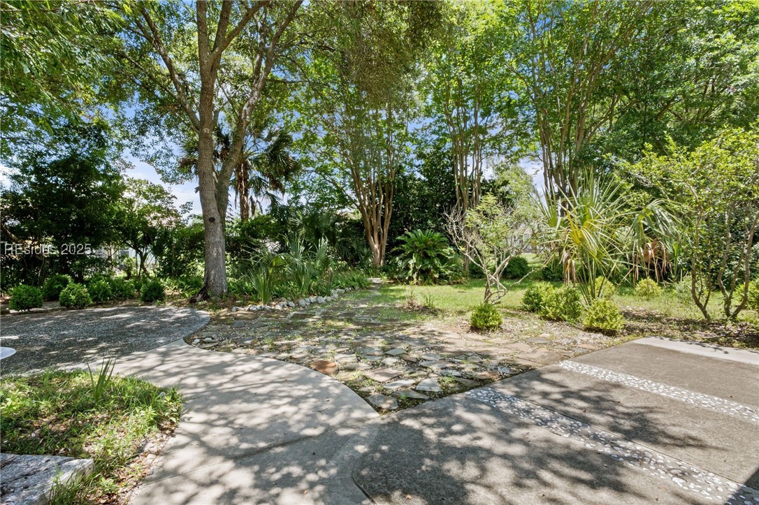 140 Robert E Lee Ln